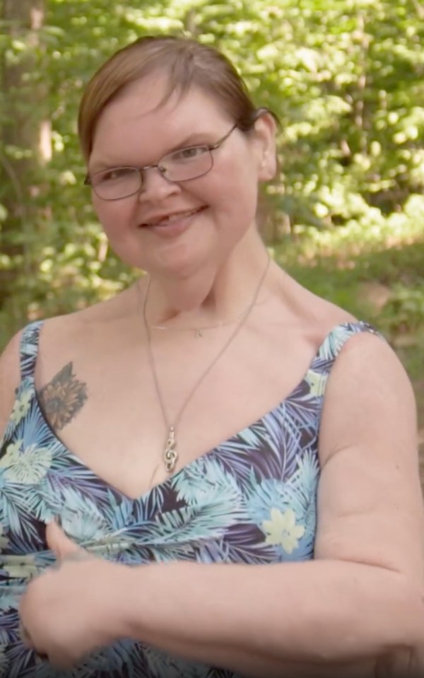 Tammy Slaton giving a thumbs up while wearing a floral swimsuit.