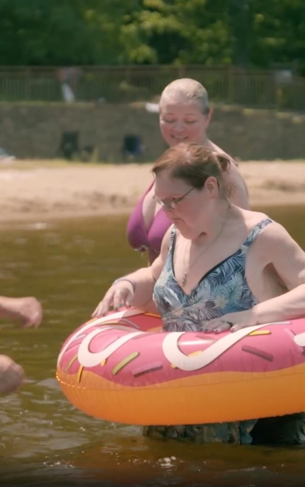 Tammy Slaton in a donut-shaped inner tube in the water.