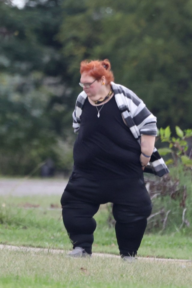 Tammy Slaton walking outside her home.