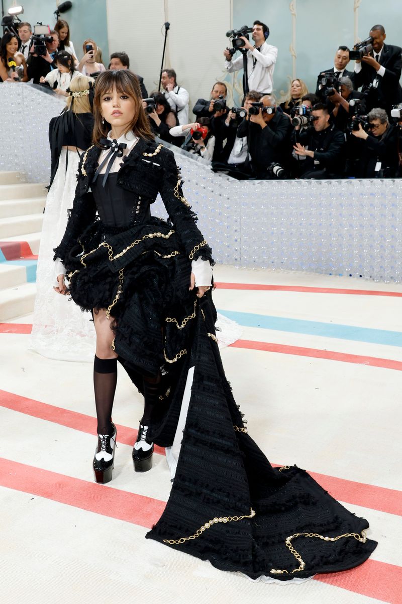  Jenna Ortega attends The 2023 Met Gala Celebrating "Karl Lagerfeld: A Line Of Beauty" at The Metropolitan Museum of Art on May 01, 2023 in New York City. (Photo by Mike Coppola/Getty Images)