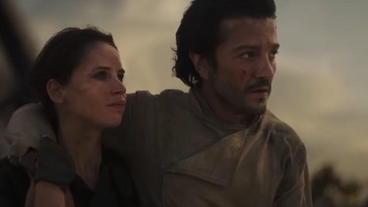 Jyn Erso holds up Cassian Andor in Rogue One