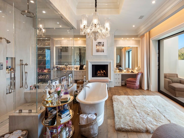0508-Jennifer-Lopez-Ben-Affleck-House-Interior-Photos-primary-5