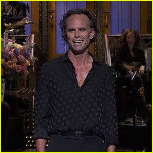 Walton Goggins, in 'SNL' Monologue, Jokes About His Receding Hairline & Comments About His Appearance