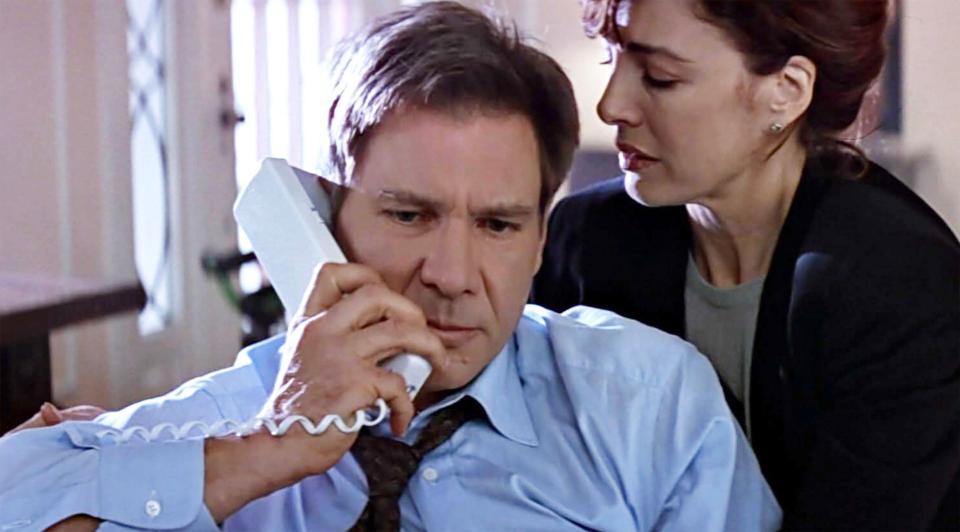 Still from Clear and Present Danger (1994) showing Harrison Ford on a phone call with Anne Archer.