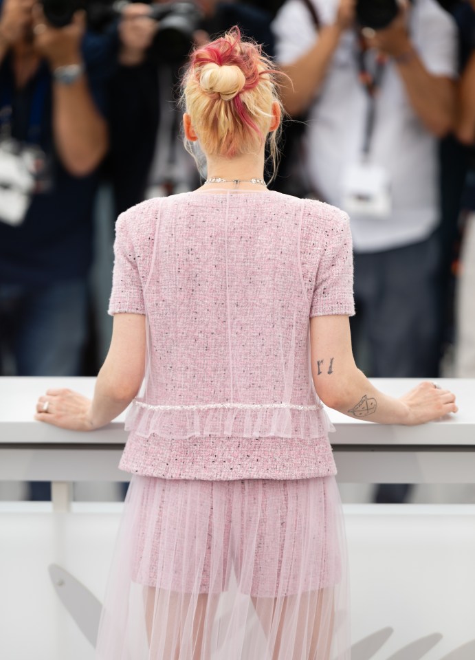 Kristen Stewart at a photocall, seen from behind.