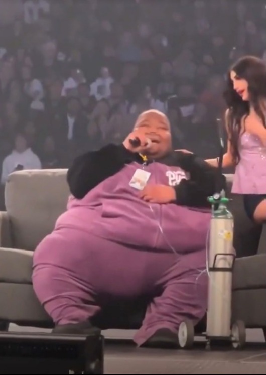Rapper Dave Blunts performing with an oxygen tank.