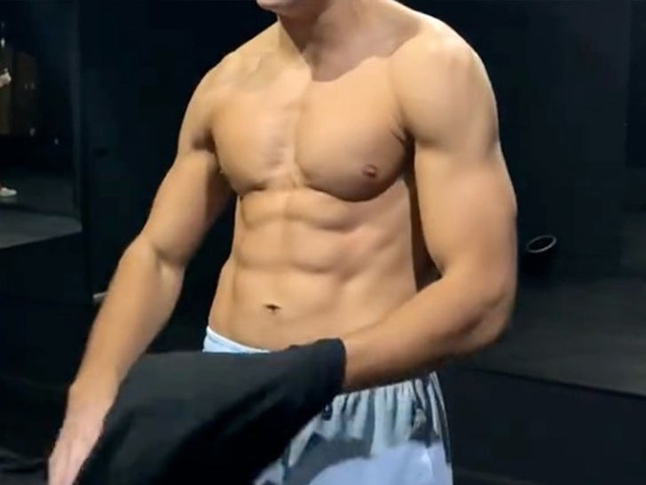 0513-rock-hard-abs-for-summer-guess-who-sub1_720