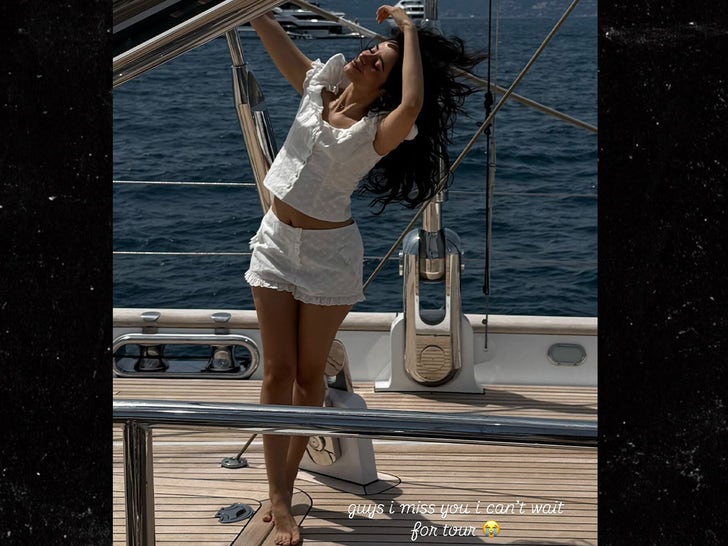 0519-Camila-Cabello-France-SUB