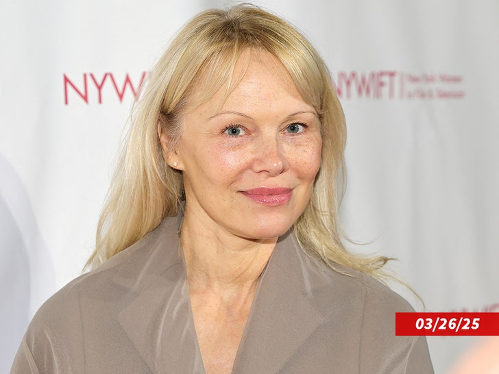 pamela-anderson-sub-getty-1