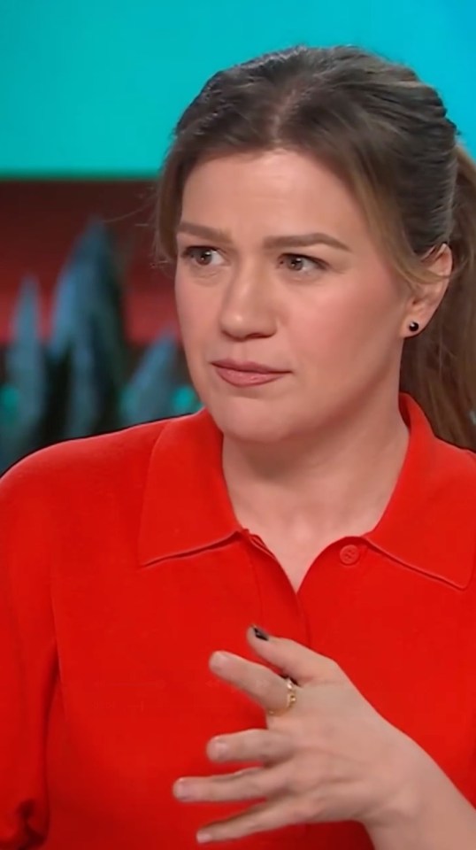Kelly Clarkson on a talk show.