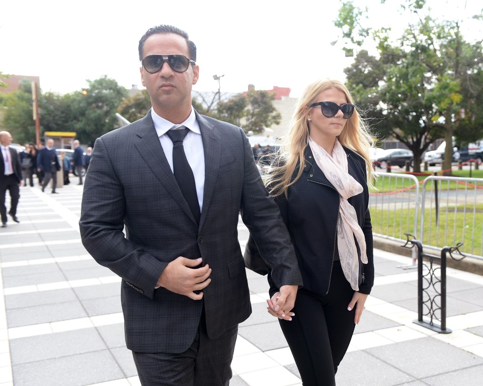 Mike Sorrentino and Lauren Pesce holding hands while arriving at court.