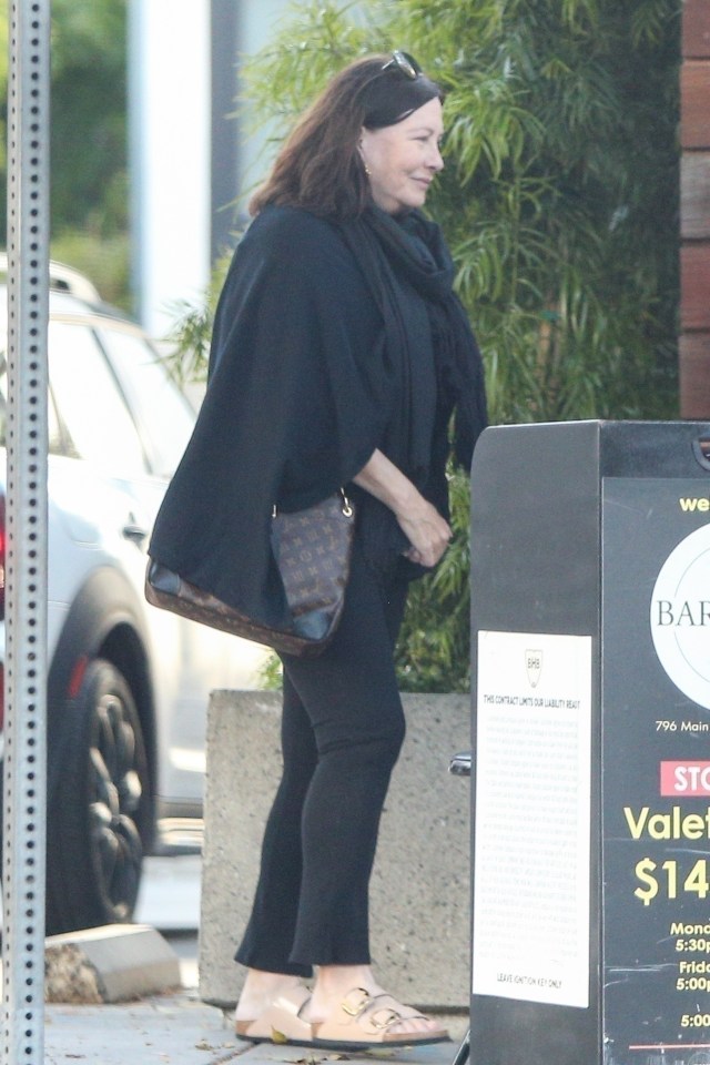 Linda Kozlowski leaving a restaurant.