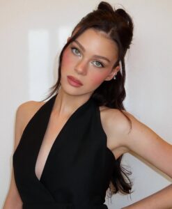 Glamorous portrait of Nicola Peltz Beckham.