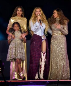 Beyoncé, Blue Ivy, and family on stage.