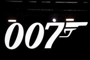 007 logo with pistol silhouette.