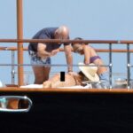 0520-Jeff-Bezos-Lauren-Sanchez-Handsy-In-France-SUB-1
