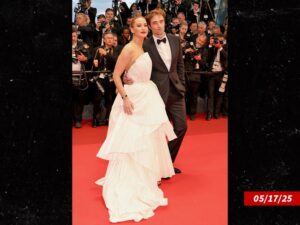 jennifer lawrence robert pattinson sub getty swipe
