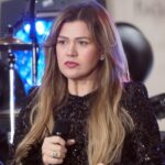 Kelly Clarkson performing at the Citi Concert Series on the Today Show.