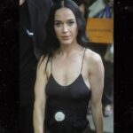 0516-lauren-sanchez-bachelorette-party-paris-photos-primary-4