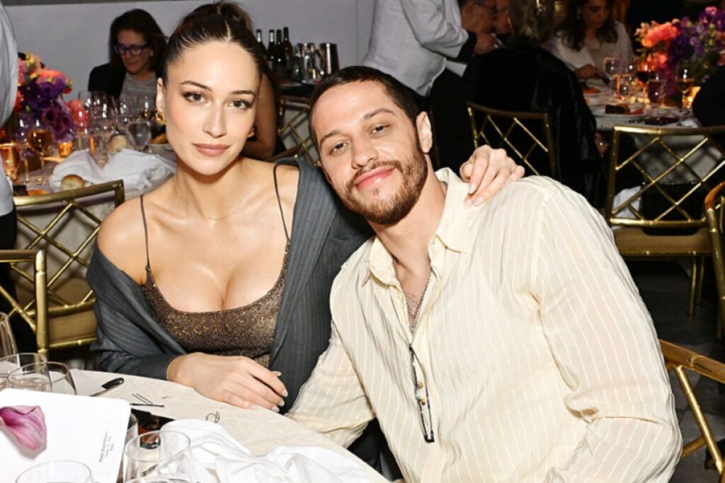 pete-davidsons-girlfriend-stuns-in-seemingly-kim-kardashian-inspired-look-at-red-carpet-debut-table
