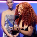 sza-risks-wardrobe-malfunction