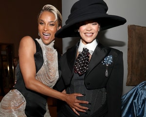 Shakira Freaks Out After Revealing Rihanna's Pregnancy in Met Gala Interview