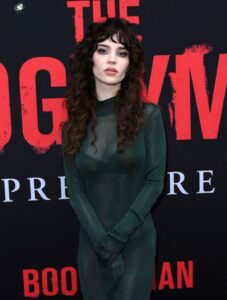 sophie-thatchers-stunning-sheer-dress-for-boogeyman-premiere-resurfaces-makes-fans-swoon