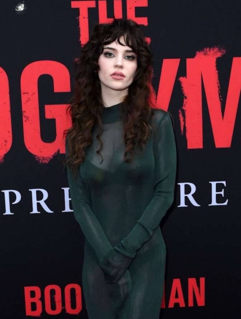 sophie-thatchers-stunning-sheer-dress-for-boogeyman-premiere-resurfaces-makes-fans-swoon