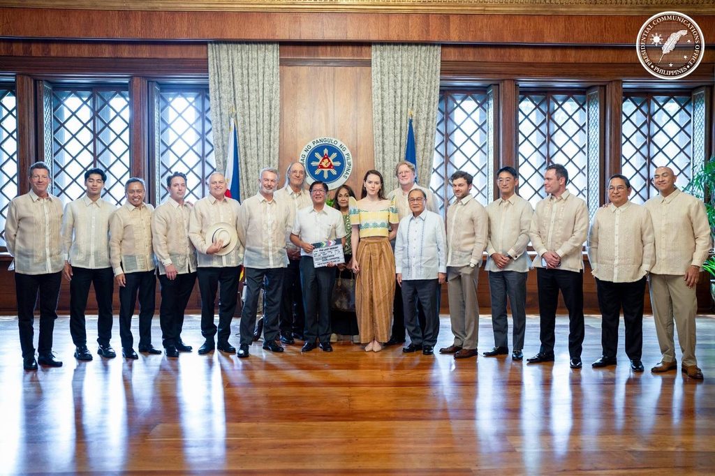 The Last Resort cast in Malacanang