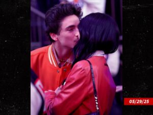 timothee kylie kiss imagn sub 1