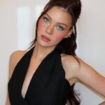 Glamorous portrait of Nicola Peltz Beckham.