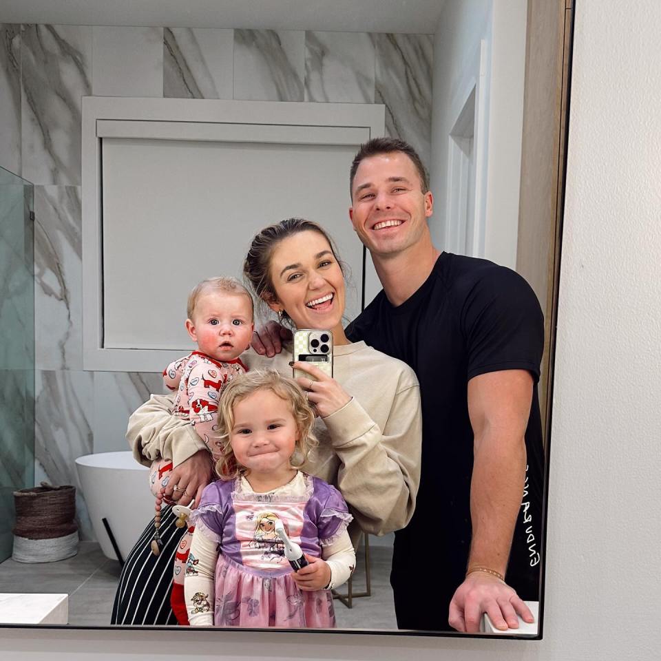 Sadie Robertson and her family in a bathroom mirror selfie.