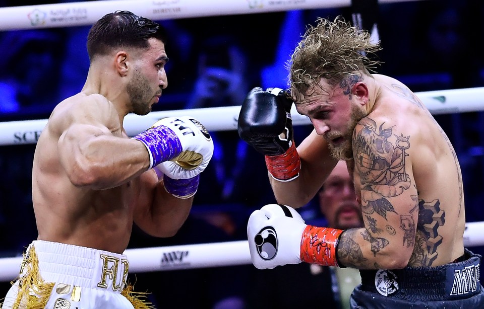 Tommy Fury (left) boxing Jake Paul.