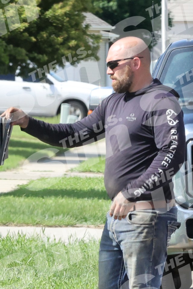 Photo of Adam Lind, Teen Mom star, checking his mail.