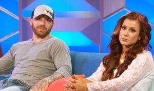 Chelsea Houska and Cole DeBoer on a talk show.