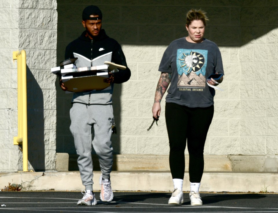 Kailyn Lowry and Elijah Scott leaving a store.