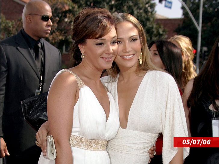 leah-remni-jennifer-lopez-sub-getty-2