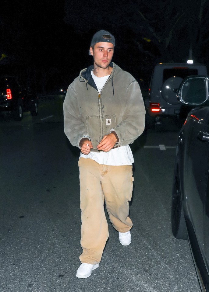 Justin Bieber walking at night in Los Angeles.