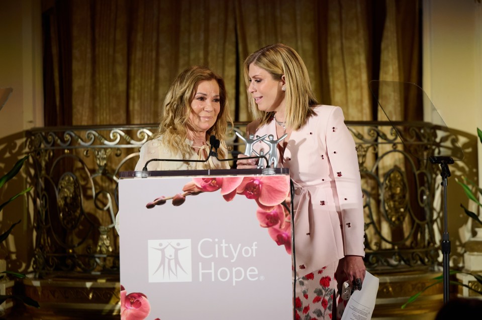 Kathie Lee Gifford presenting Jill Martin with the Spirit of Life Award at City of Hope event.