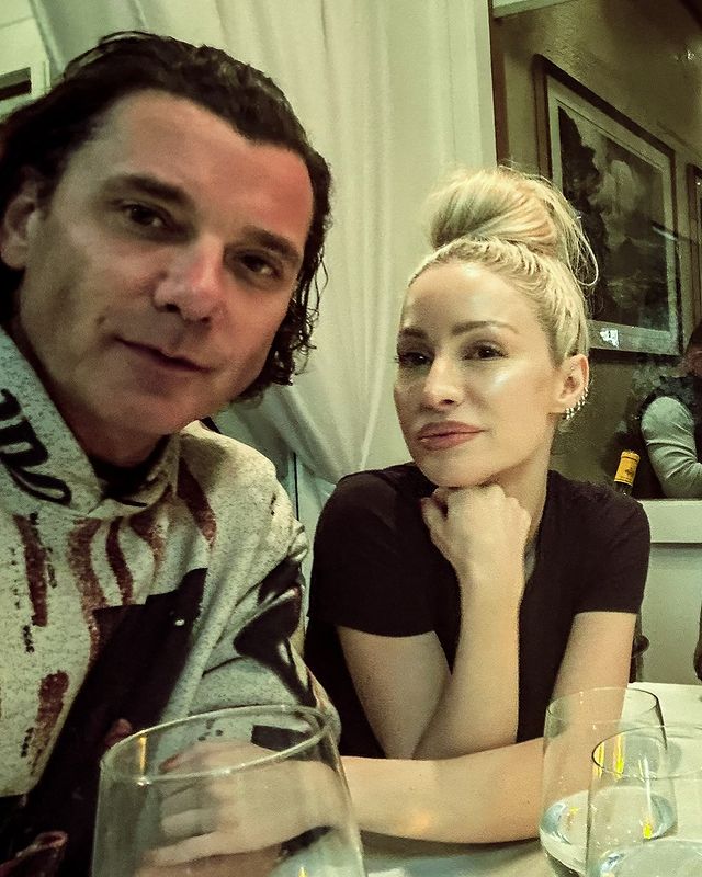 Photo of Gavin Rossdale and his girlfriend at a restaurant.