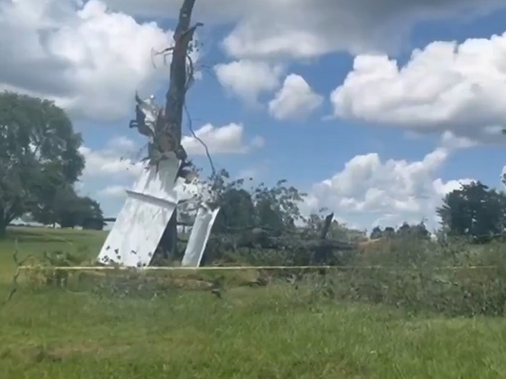 060825-plane-crash-primary-2