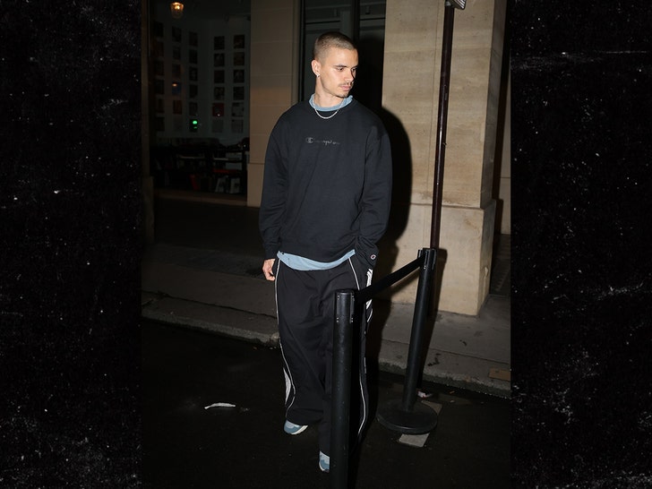 Romeo-Beckham-and-Caroline-Daur-backgrid-2