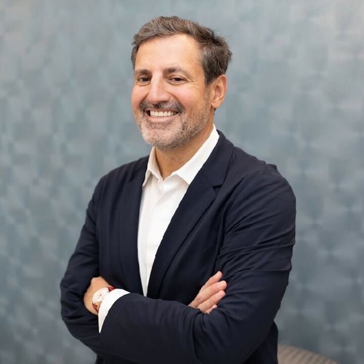 Portrait of a smiling man in a suit.