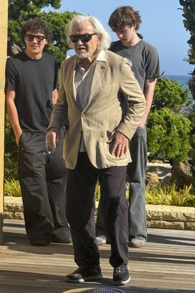 Harvey Keitel leaving Nobu with his family.