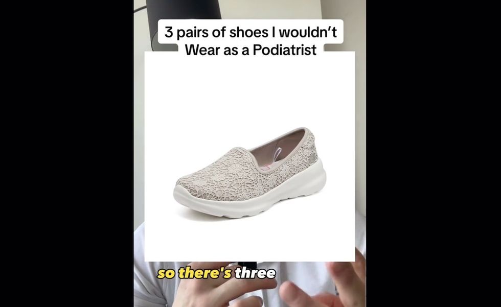 Captura de tela do Skechers Shoes em um vídeo Tiktok de @PaultThepodiatrist