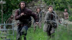 Aaron Taylor-Johnson and Alfie Williams run from rage-infected people in 28 Years Later.