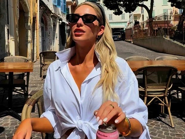 0619-Alix-Earle-Cannes-France-SUB-2