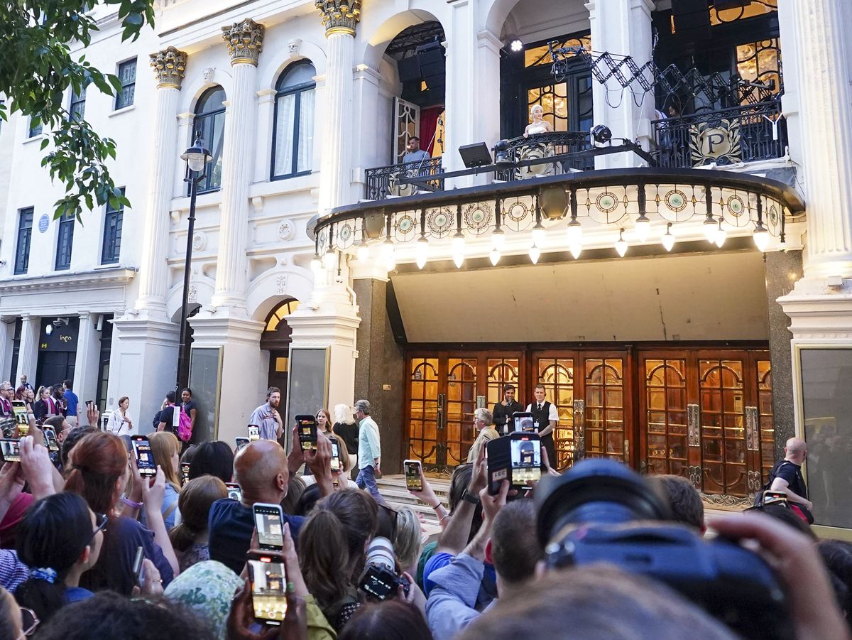 Crowds have begun to gather outside the theater to witness the impressive moment