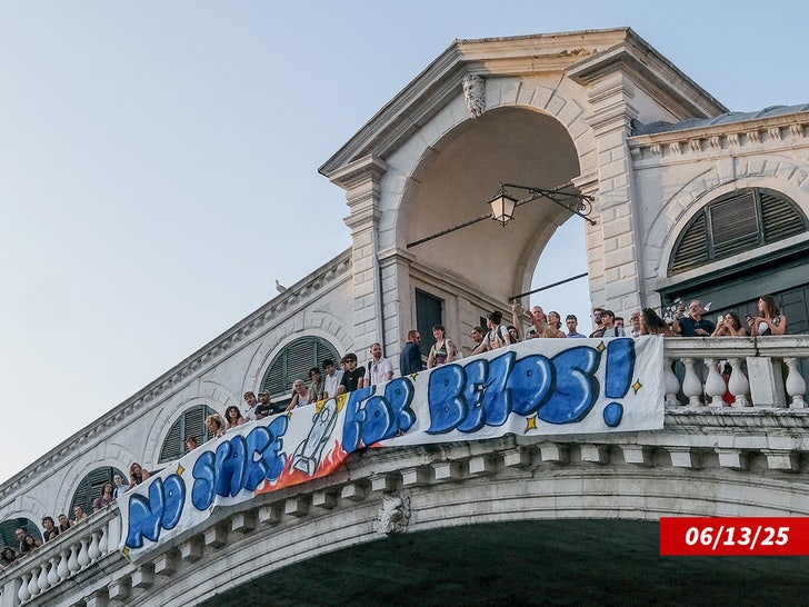 Jeff bezos protest italy sub getty swipe 2