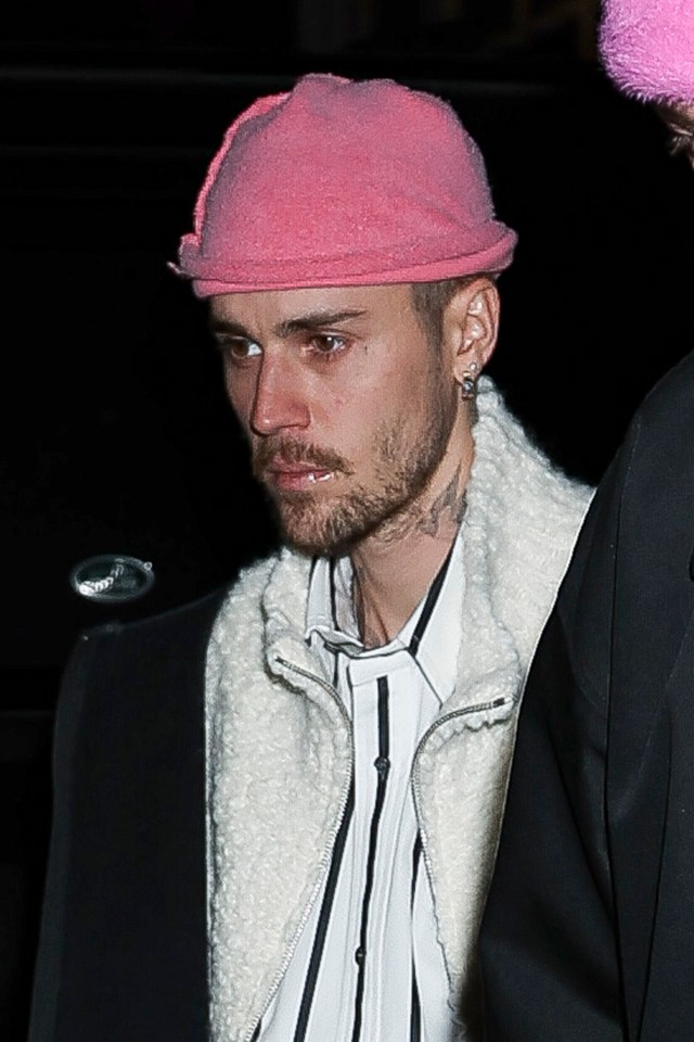 Justin Bieber in Union Square, wearing a pink hat.
